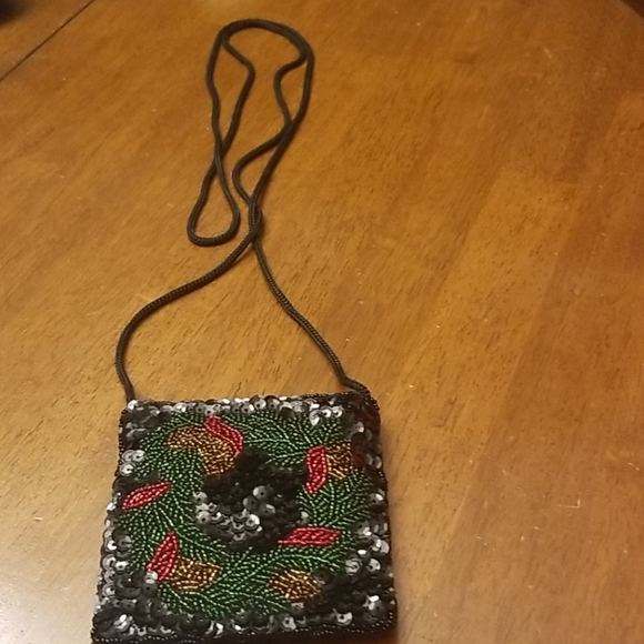 $5 Item MUST BUNDLE WITH 2 OTHER ITEMS  Tiny holiday wreath sequined bag - Picture 3 of 8